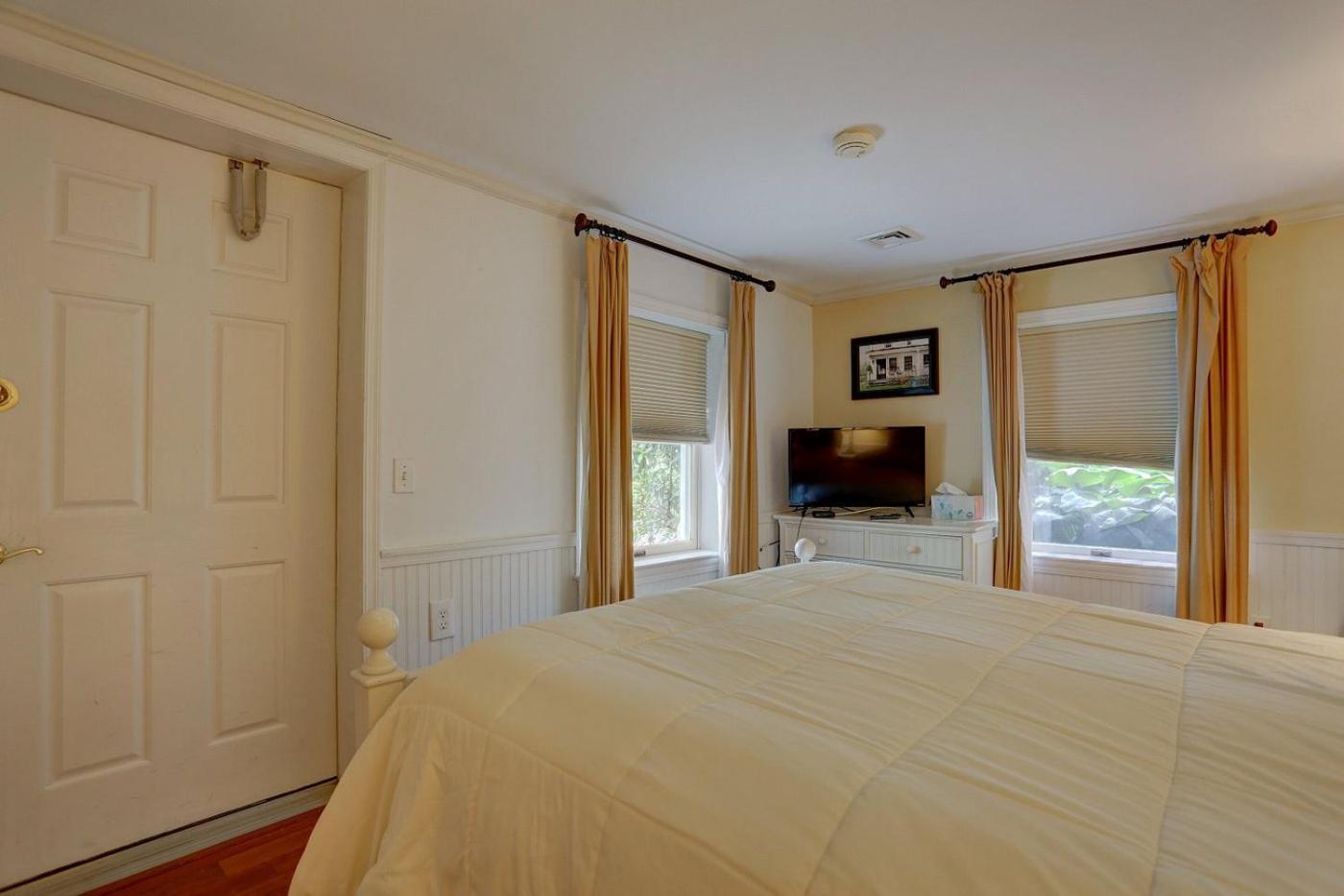 Greystone Manor Bed & Breakfast Bird-in-Hand Exterior photo