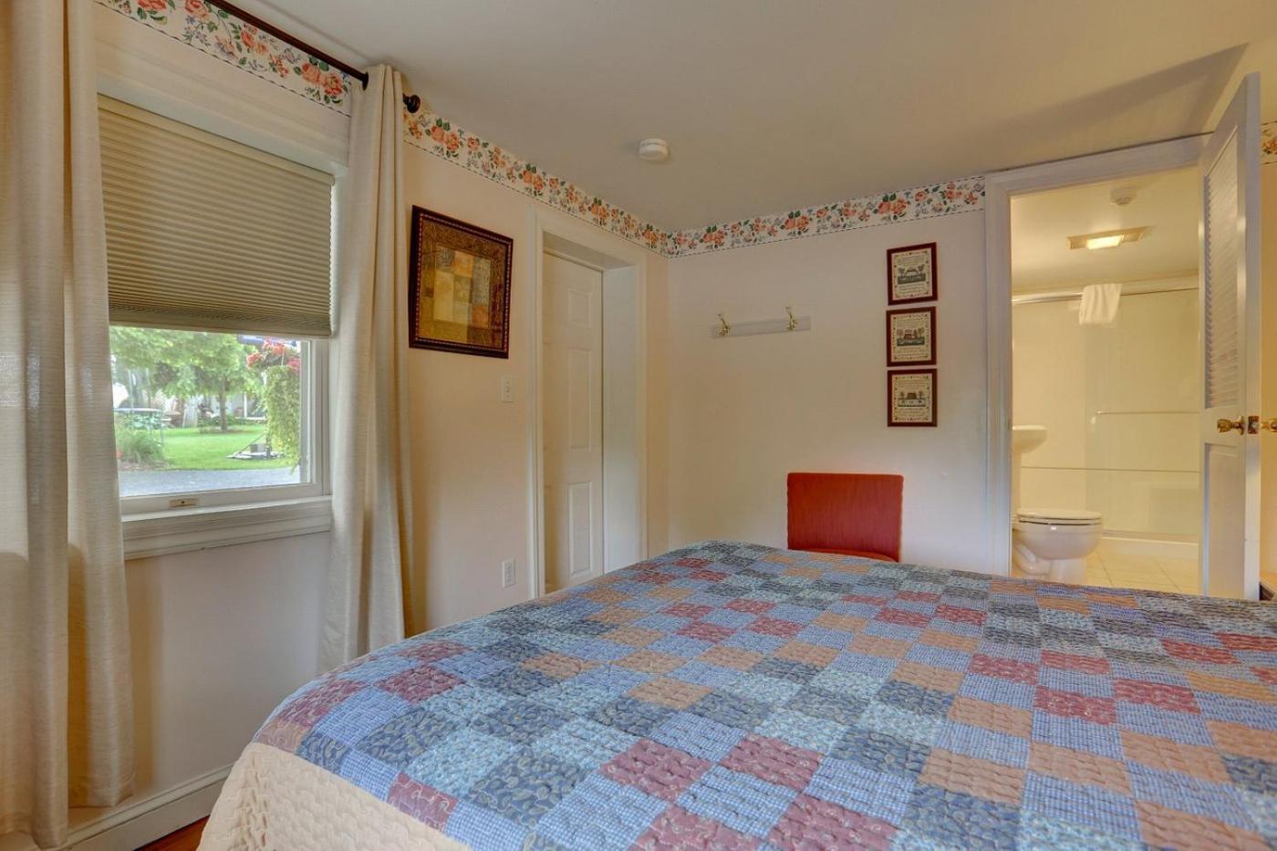 Greystone Manor Bed & Breakfast Bird-in-Hand Exterior photo