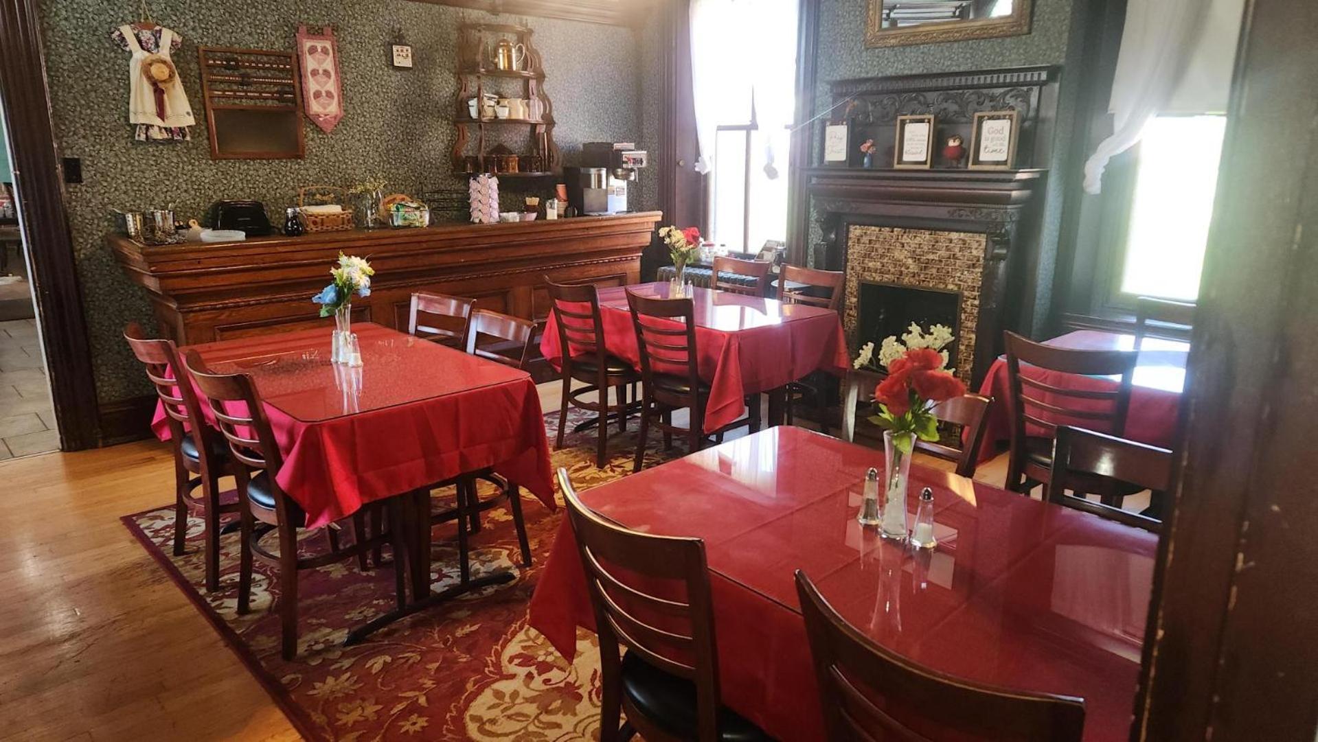 Greystone Manor Bed & Breakfast Bird-in-Hand Exterior photo