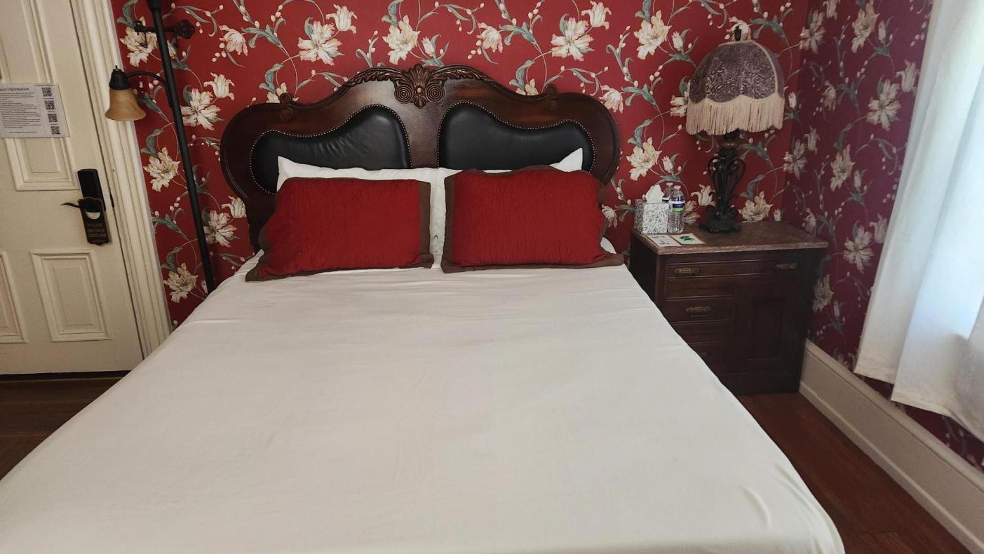 Greystone Manor Bed & Breakfast Bird-in-Hand Exterior photo