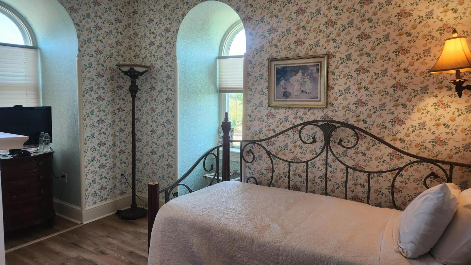 Greystone Manor Bed & Breakfast Bird-in-Hand Exterior photo