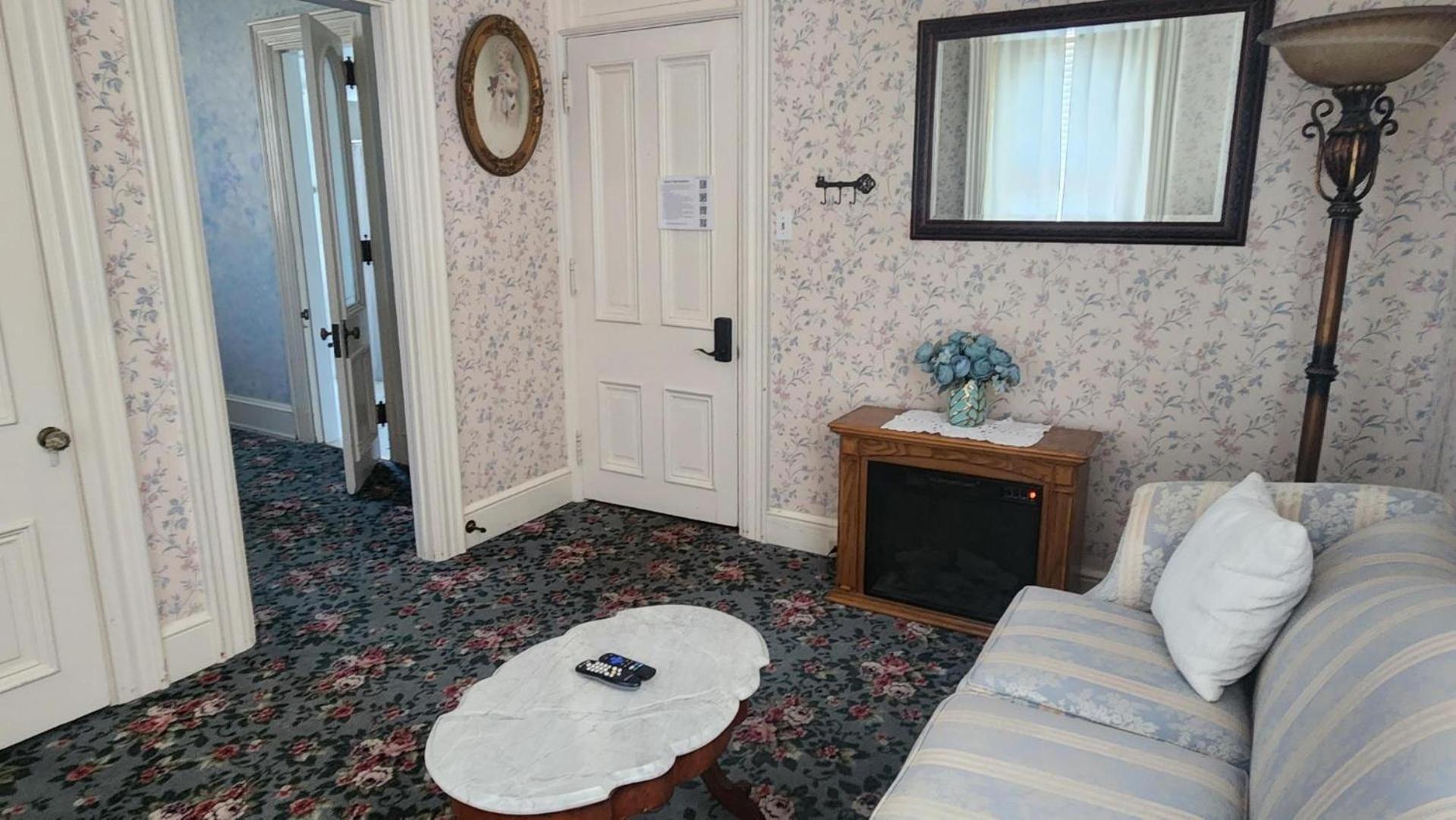 Greystone Manor Bed & Breakfast Bird-in-Hand Exterior photo