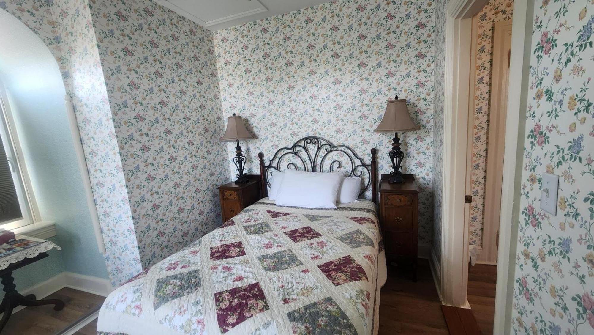 Greystone Manor Bed & Breakfast Bird-in-Hand Exterior photo