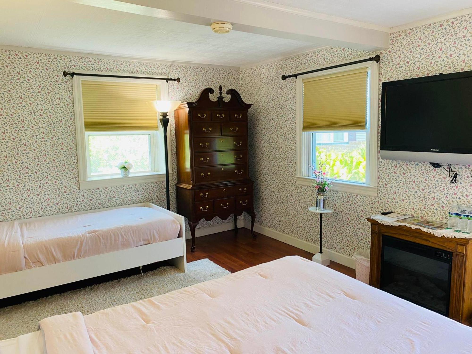 Greystone Manor Bed & Breakfast Bird-in-Hand Exterior photo