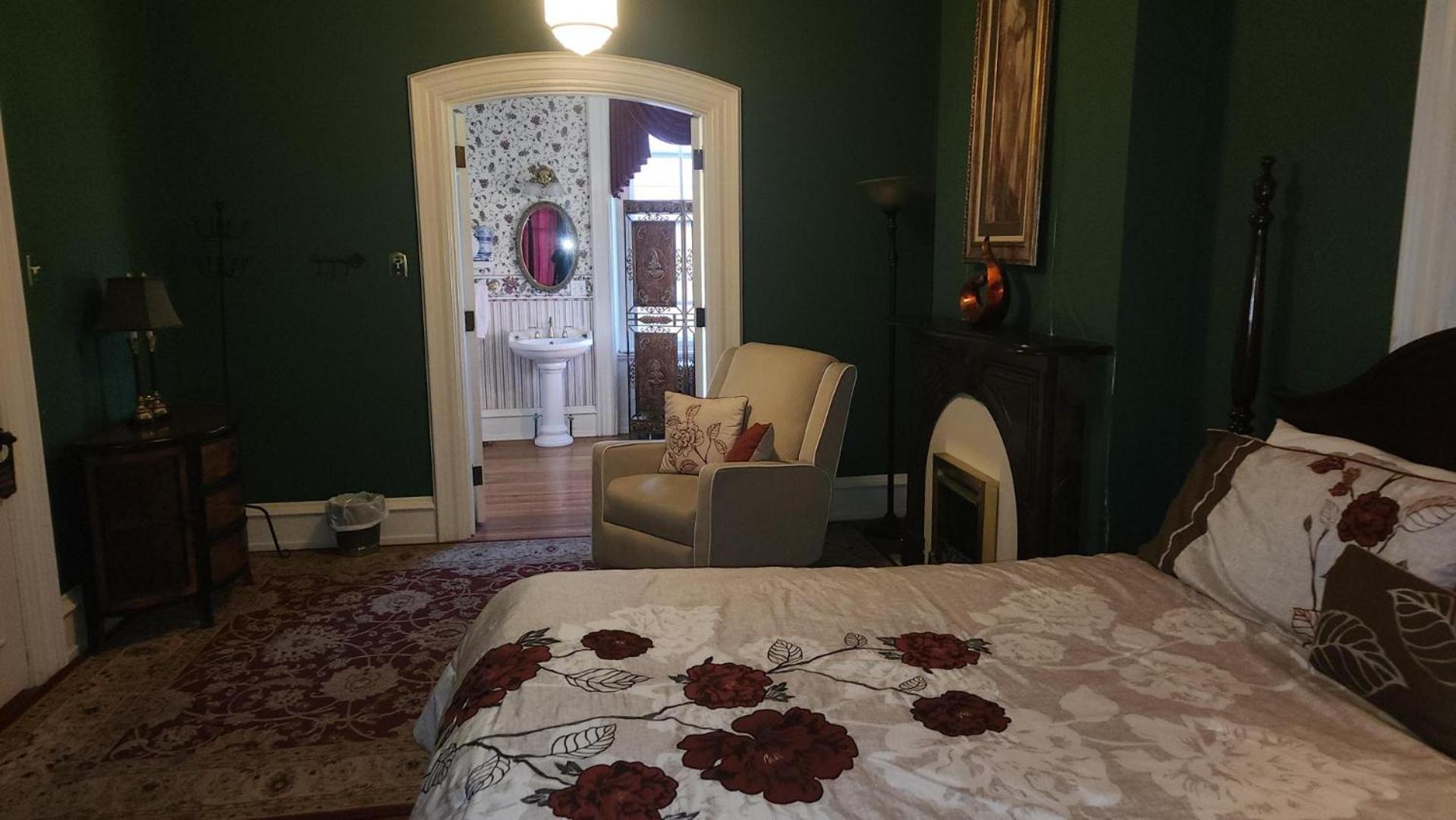 Greystone Manor Bed & Breakfast Bird-in-Hand Exterior photo