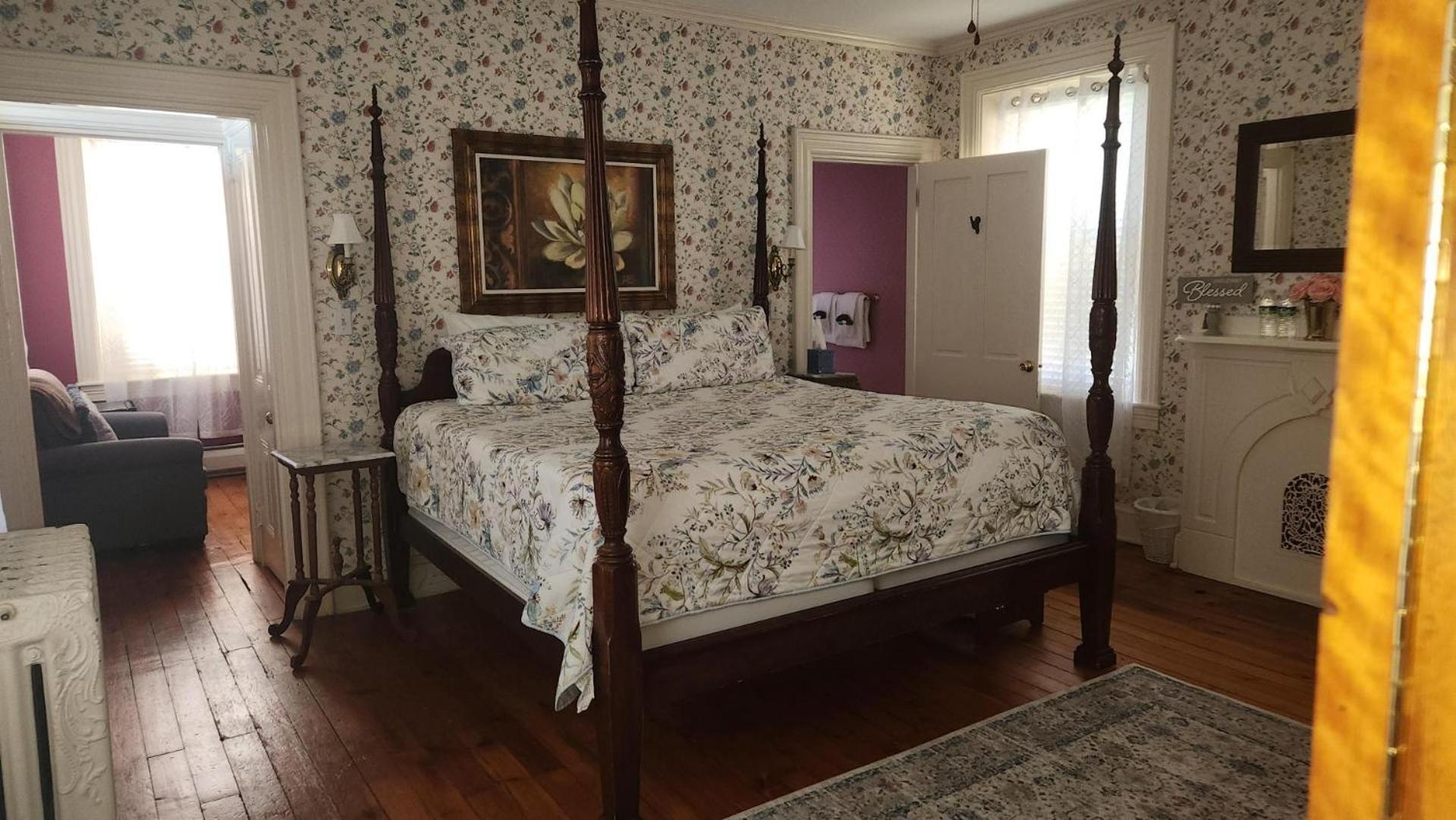 Greystone Manor Bed & Breakfast Bird-in-Hand Exterior photo