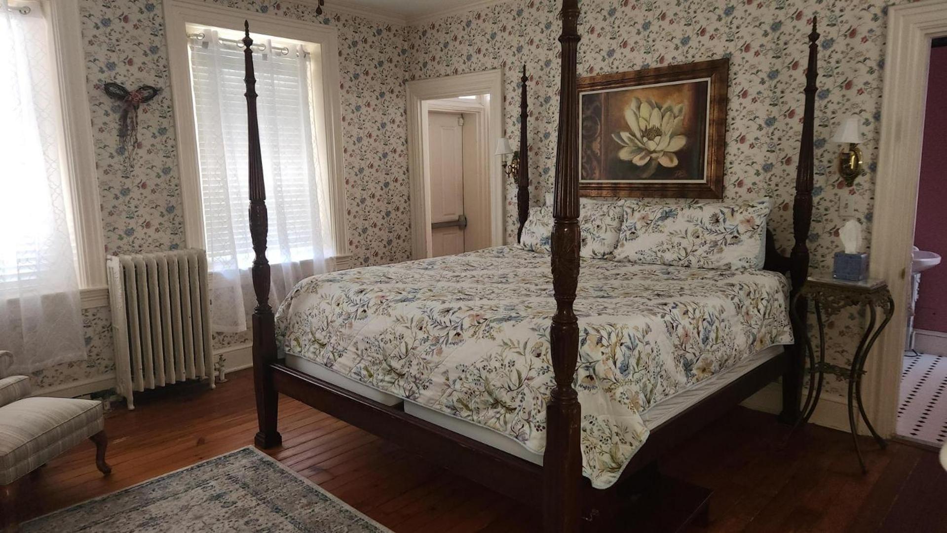 Greystone Manor Bed & Breakfast Bird-in-Hand Exterior photo