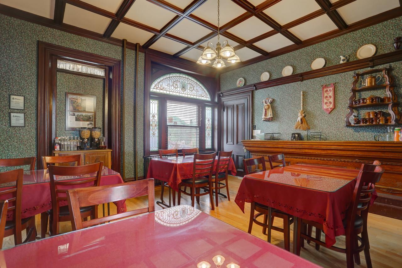 Greystone Manor Bed & Breakfast Bird-in-Hand Exterior photo