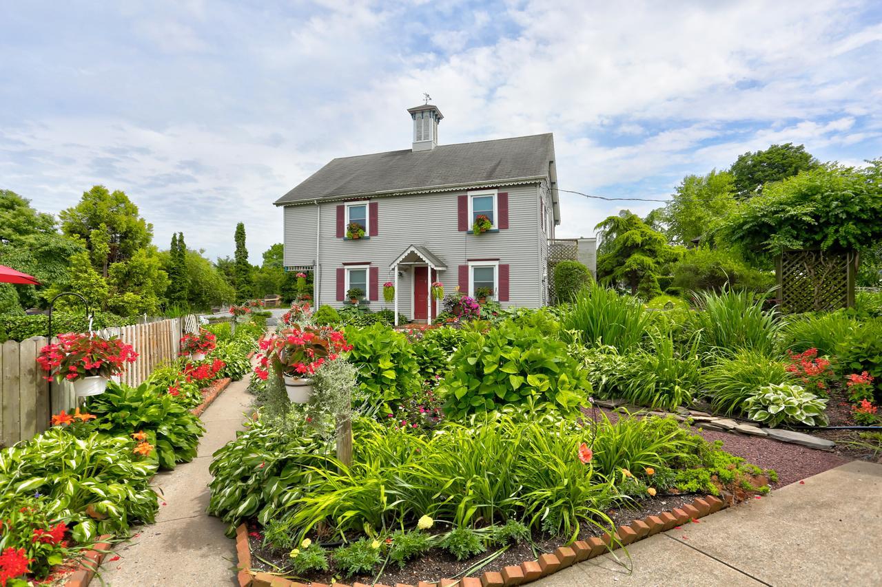 Greystone Manor Bed & Breakfast Bird-in-Hand Exterior photo