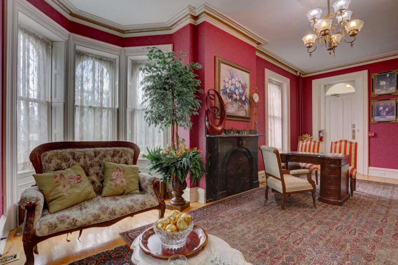 Greystone Manor Bed & Breakfast Bird-in-Hand Exterior photo